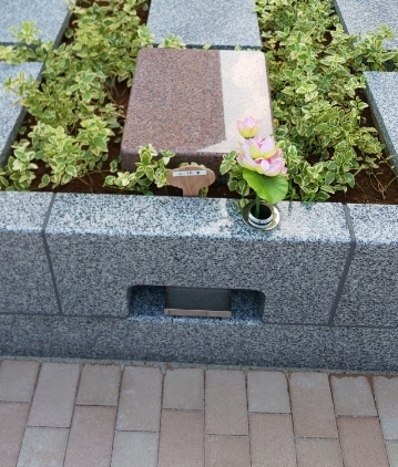 樹木葬テラス墓　『　栞　～shiori～　』　のご紹介