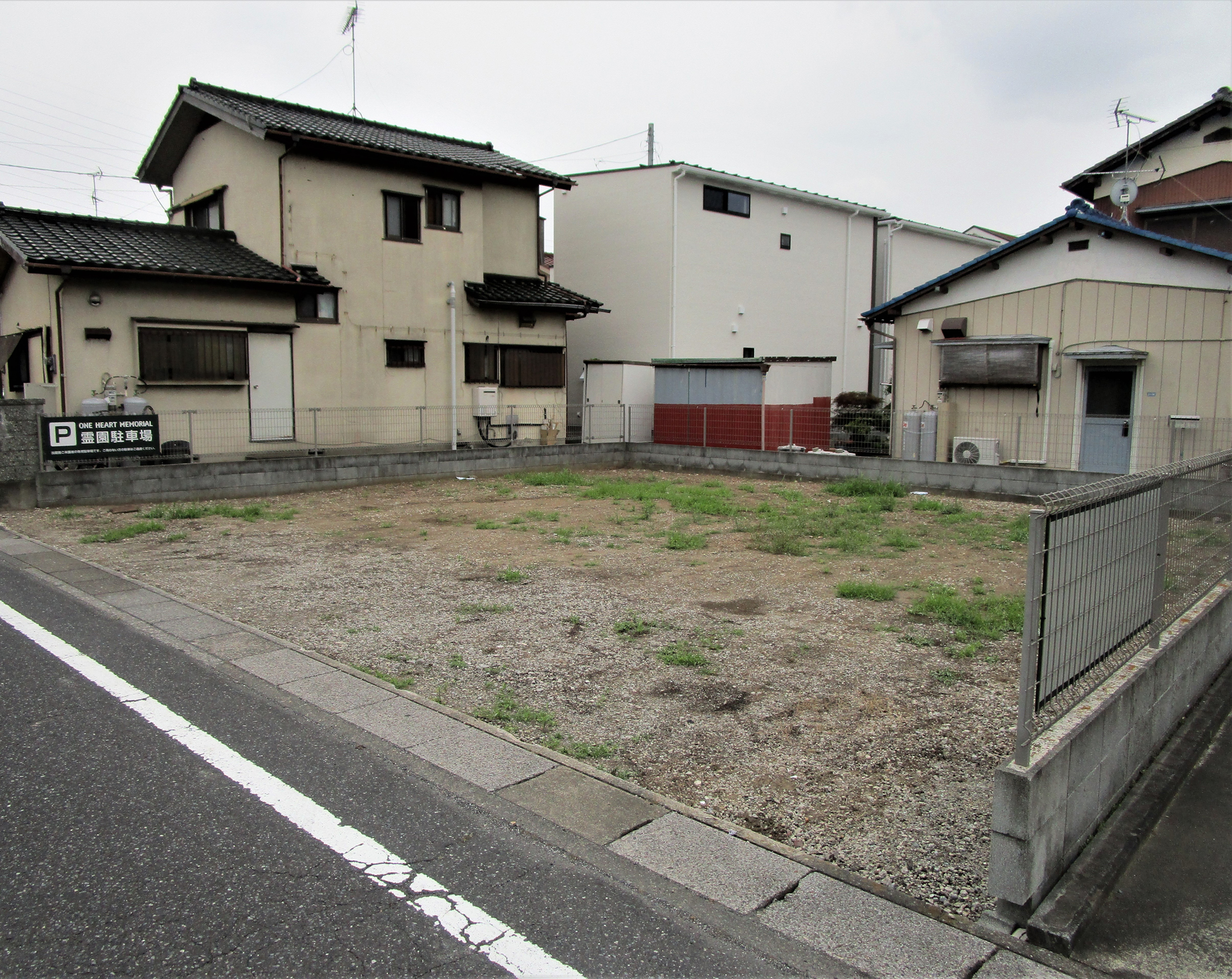 🚙　ワンハートメモリアルの駐車場