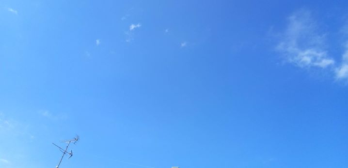 真っ青な空